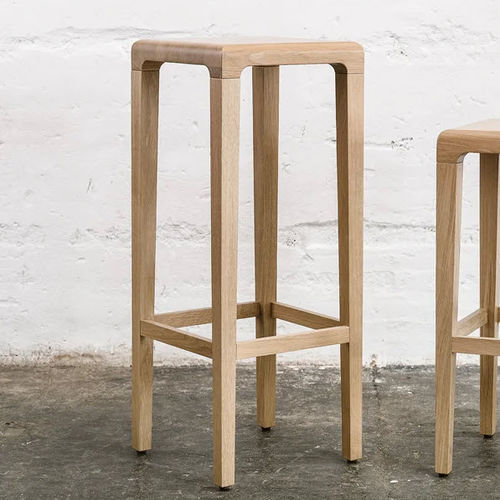Tabouret de bar contemporain - Rioja 369  - TON a.s. - en chêne / en hêtre / avec piètement en chêne
