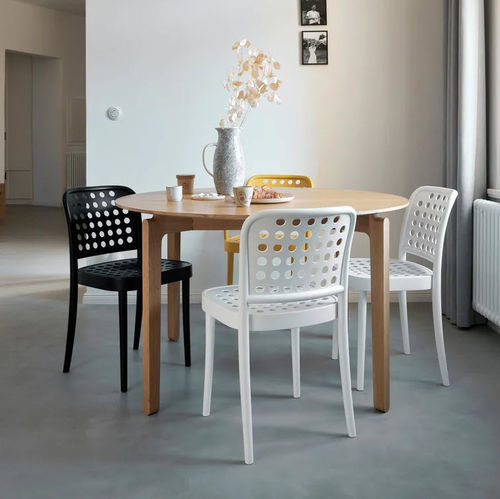 Chaise de salle à manger contemporaine - 822  - TON a.s. - d'intérieur / en contreplaqué / avec piètement en hêtre