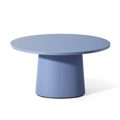 Table basse contemporaine - P.O.V. - TON a.s. - en bois verni / avec piètement en bois / ronde