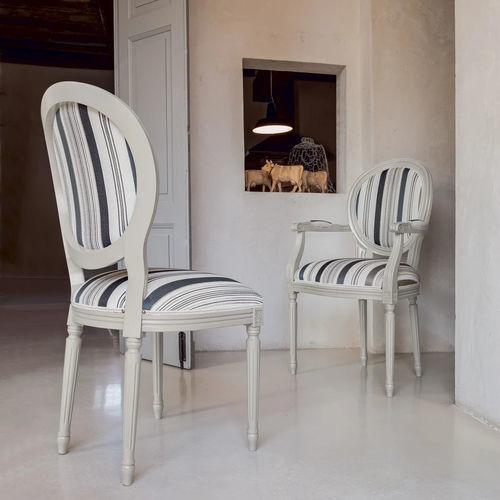 Chaise classique - NORMA - Tonin Casa - d'intérieur / en tissu / avec piètement en bois laqué