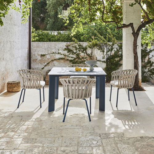 Table à manger contemporaine - PLINTO - Varaschin - en HPL / en céramique / avec piètement en aluminium peint