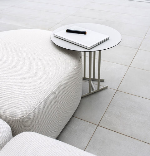 Table d'appoint contemporaine - BELT - Varaschin - en marbre / en HPL / en céramique