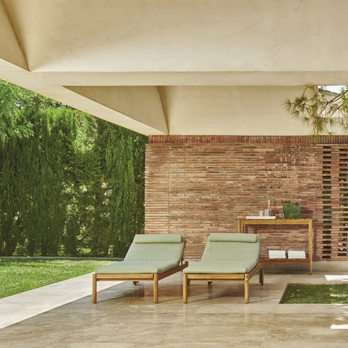Bain de soleil contemporain - BARCODE  - Varaschin - en tissu / en teck / de jardin