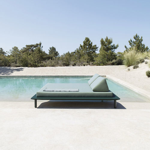 Bain de soleil contemporain - SUNMOON Tatami - Varaschin - en tissu / en aluminium peint / de jardin