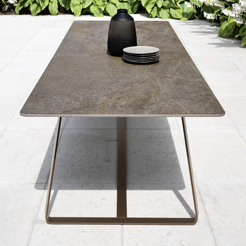 Table à manger contemporaine - KOLONAKI - Varaschin - en céramique / en HPL / avec piètement en acier