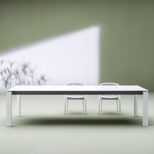Table à manger contemporaine - DOLMEN Low - Varaschin - en HPL / en céramique / avec piètement en aluminium peint