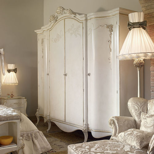 Armoire de style - ADELE - Volpi - en bois laqué / à portes battantes