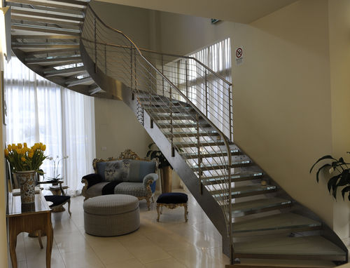 Escalier circulaire - NAUTILUS GLASS SILVER INOX - ITALIAN FASHION STAIRS - demi-tournant / à marches en verre / structure en acier inoxydable