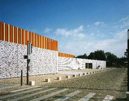Brise-soleil en béton fibré - Ductal® - BFUP - Betsinor - pour façade / perforé