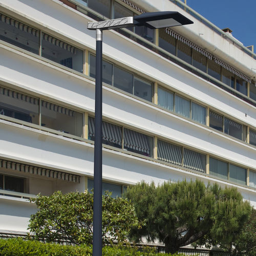 Lampadaire urbain - ZAHA - Valmont France - contemporain / en aluminium / en acier