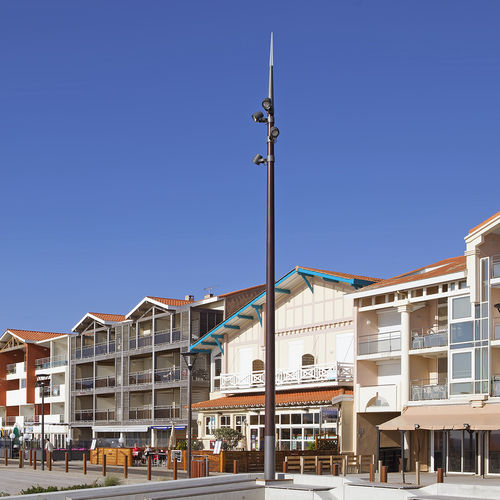 Lampadaire urbain - KARTIO - Valmont France - contemporain / en acier / en bois