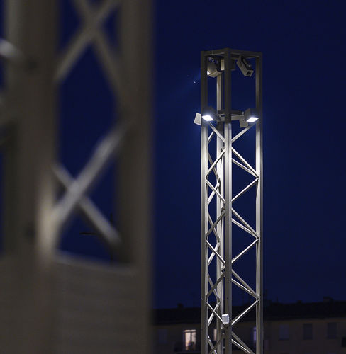 Mât d'éclairage - QUADRIPODE - Valmont France - en acier
