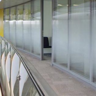 Cloison amovible - CEKENS : COUPE FEU TRIPLE VITRAGE - CERENN - vitrée / de bureau / transparente