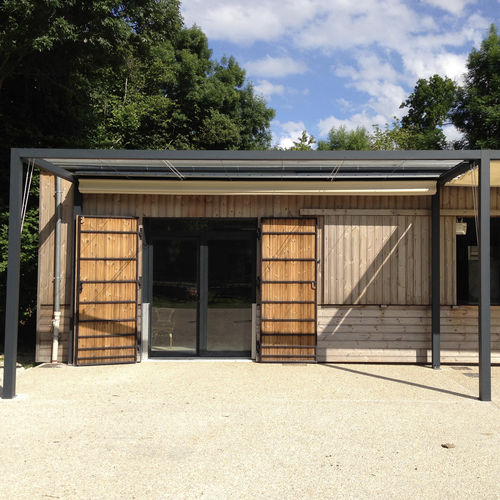 Pergola autoportée - ID3 vélum - Socotex - Abritez-vous chez nous - adossée / en aluminium / couverture en toile