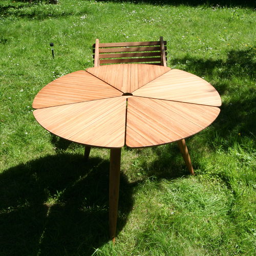 Table à manger contemporaine - Petal - Socotex - Abritez-vous chez nous - en bambou / avec piètement en bambou / ronde