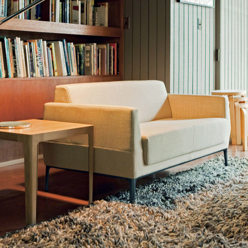 Canapé contemporain - VISALIA - Coalesse - en tissu / en cuir / avec accoudoirs
