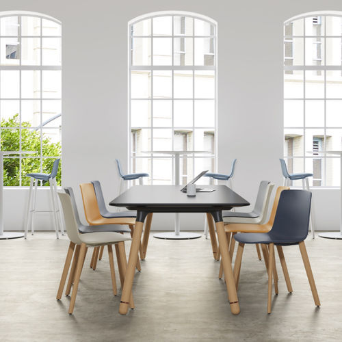 Chaise visiteur contemporaine - ALTZO943 - Coalesse - d'intérieur / en tissu / en chêne