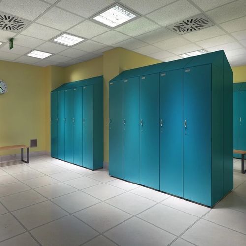 Casier vestiaire en mélaminé - DIVISION - Fit Interiors - à clé / pour établissement public / pour installation sportive
