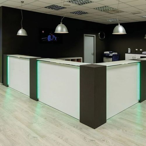 Banque d'accueil modulable - SQUARE - Fit Interiors - stratifiée / en mélaminé / lumineuse