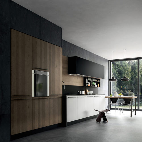 Cuisine contemporaine - YOTA : COMPOSIZION 04 - ARMONY CUCINE - en bois laqué / avec poignée