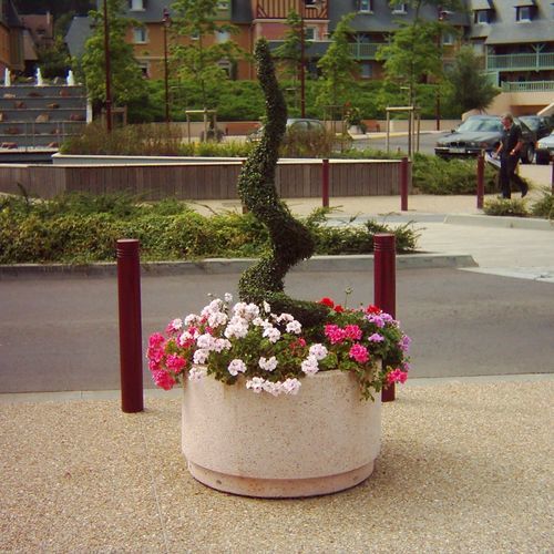 Jardinière en béton - Francioli - ronde / sur mesure / contemporaine