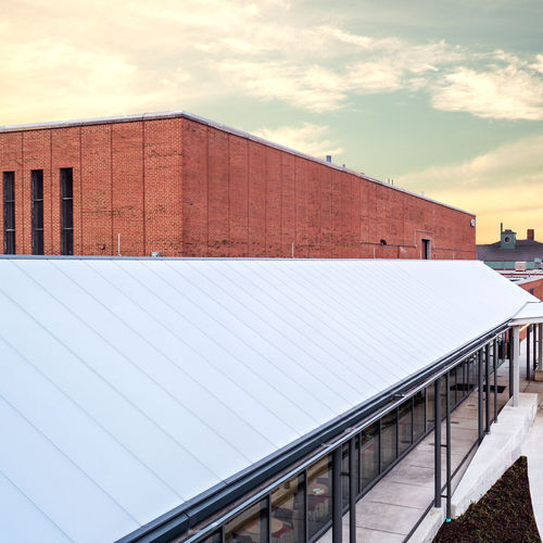 Auvent d'entrée - SKYSHADE 8000® - EXTECH Exterior Technologies, Inc - pour bâtiment tertiaire / en métal / en polycarbonate
