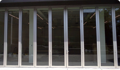 Cloison pliante - Solar Innovations, Inc. - vitrée / professionnelle