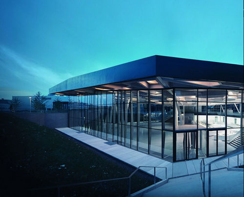 Mur-rideau en panneaux - TRUMPF COMPANY RESTAURANT - Josef Gartner - en métal et en verre