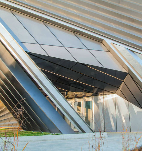 Mur-rideau en panneaux - ELI AND EDYTHE BROAD ART MUSEUM - Josef Gartner - en verre / en acier inox