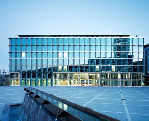 Mur-rideau en panneaux - PARISER PLATZ 7 OFFICE BUILDING - Josef Gartner - en verre / en pierre
