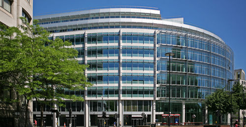 Façade ventilée en verre - CHEAPSIDE - Permasteelisa - en inox / en pierre