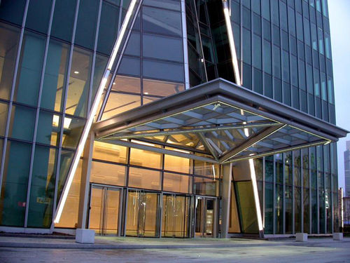 Auvent d'entrée - AZIA CENTRE - Permasteelisa - pour bâtiment tertiaire / en métal / en verre