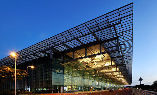 Brise-soleil en verre - CHANGI AIRPORT - Permasteelisa - pour toiture / horizontal
