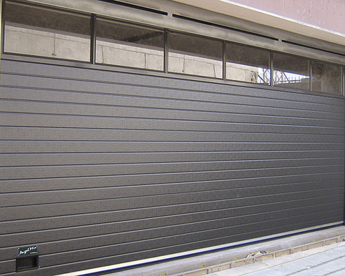 Porte de garage sectionnelle - ALUMIX - Angel Mir – Portes Bisbal - en verre / d'aluminium / automatique