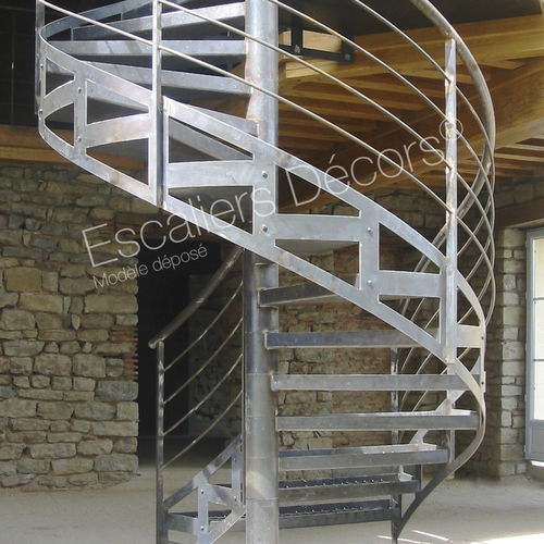 Escalier en colimaçon - FERDINAND DH33 - ESCALIERS DECORS - à marches en béton / structure en acier / résidentiel