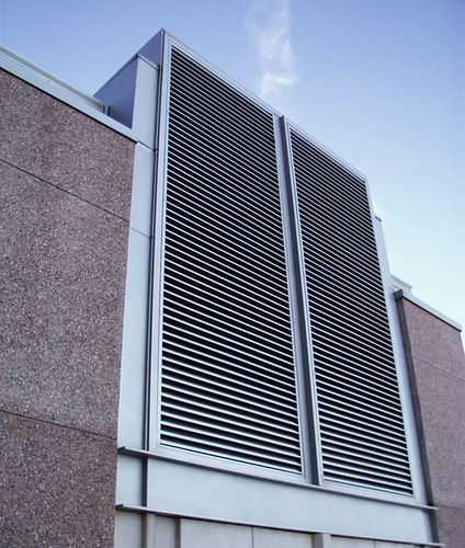 Bardage en panneaux - LOUVERS - LEED HIMMEL - en aluminium / en métal / nervuré