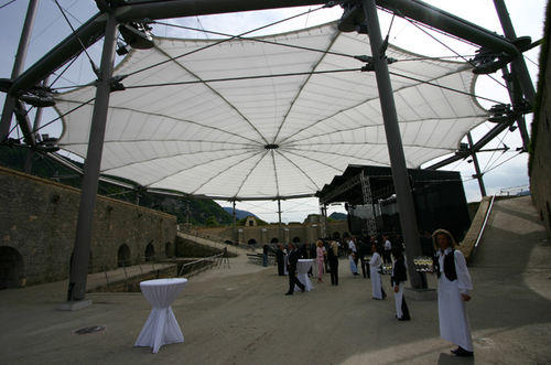 Structure tendue câble-membrane - JOSEFSBURG KUFSTEIN  - Hightex - pour couverture / avec membrane en PTFE / pour le secteur événementiel