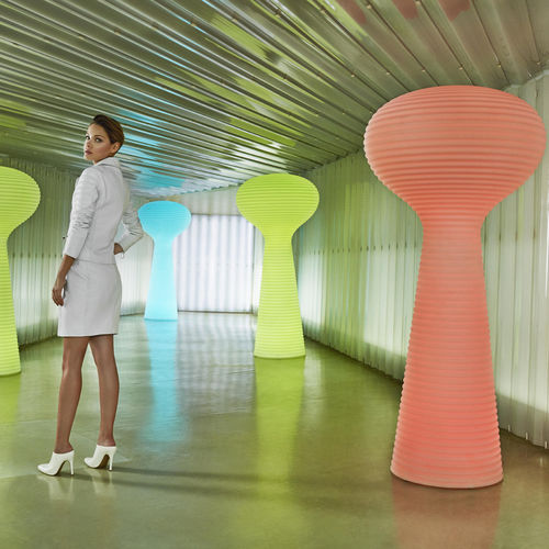 Colonne lumineuse design original - BLOOM - VONDOM - en polyéthylène / à LED / d'extérieur