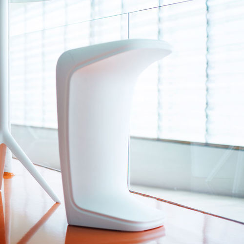 Tabouret de bar design original - UFO - VONDOM - en polyéthylène / avec piètement en polyéthylène / cantilever