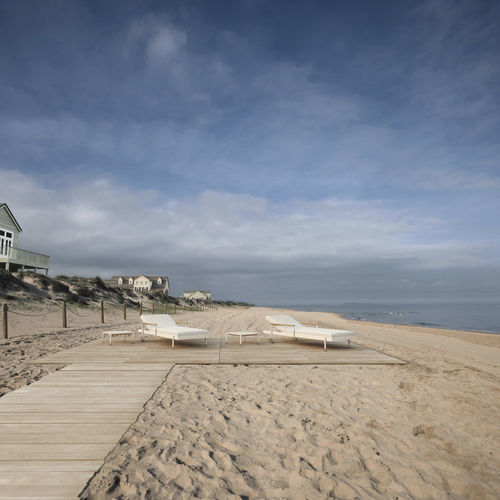 Bain de soleil contemporain - Hamptons  - VONDOM - en tissu / en teck / en aluminium