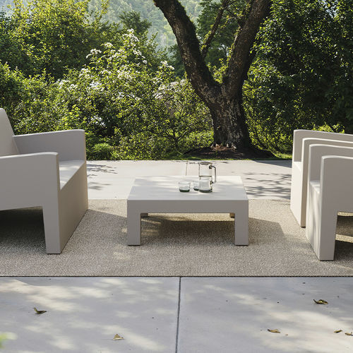 Table basse contemporaine - JUT   - VONDOM - en polyéthylène / avec piètement en polyéthylène / rectangulaire
