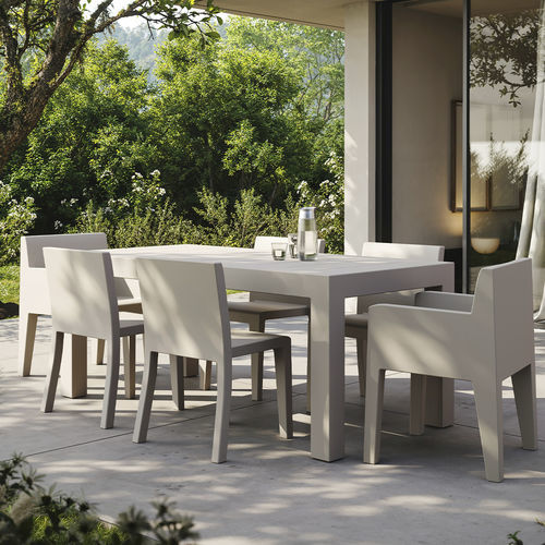 Table contemporaine - JUT  - VONDOM - en polyéthylène rotomoulé / avec piètement en polyéthylène / rectangulaire