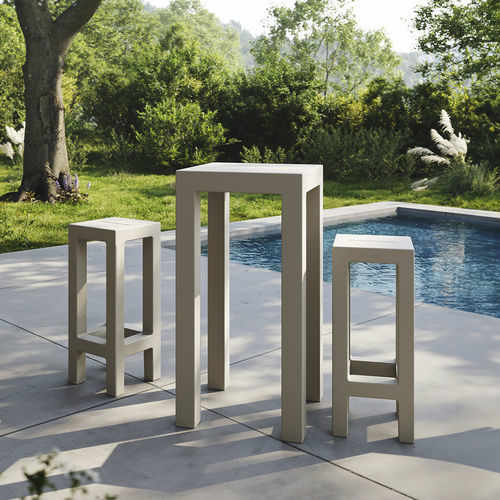 Table mange-debout contemporaine - JUT - VONDOM - en polyéthylène / avec piètement en polyéthylène / carrée