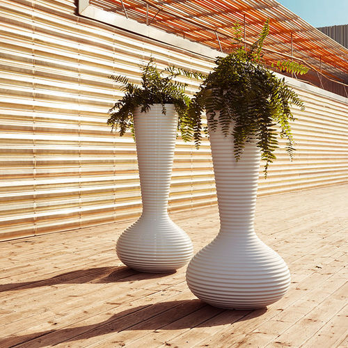 Pot de fleur en polyéthylène - BLOOM - VONDOM - vertical / lumineux / pour espace public