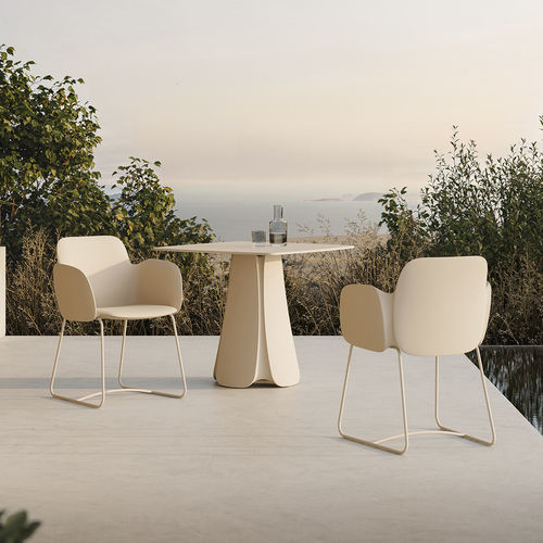 Chaise design organique - PEZZETINA - VONDOM - d'extérieur / d'intérieur / en polyéthylène