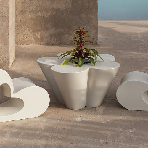 Table design original - AGATHA - VONDOM - en polyéthylène / avec piètement en polyéthylène / pour enfant