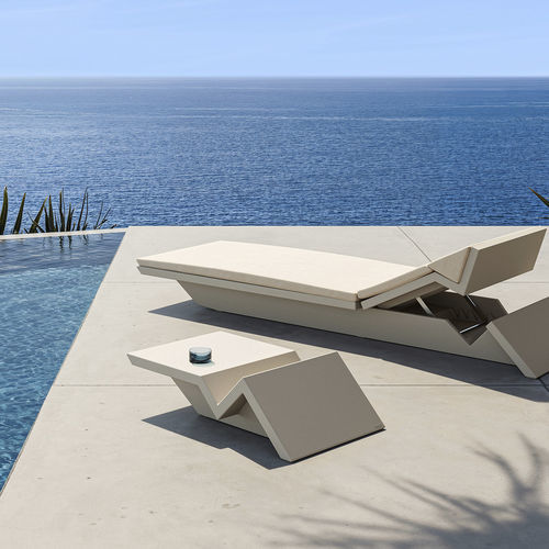Table d'appoint design original - REST - VONDOM - en polyéthylène / avec piètement en polyéthylène / rectangulaire