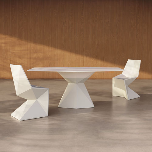 Table à manger contemporaine - VERTEX  - VONDOM - en HPL / avec piètement en polyéthylène / hexagonale
