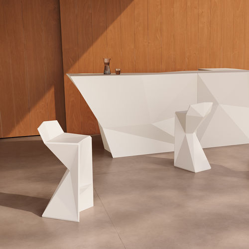Tabouret de bar design original - VERTEX - VONDOM - en polyéthylène / avec piètement en polyéthylène / cantilever