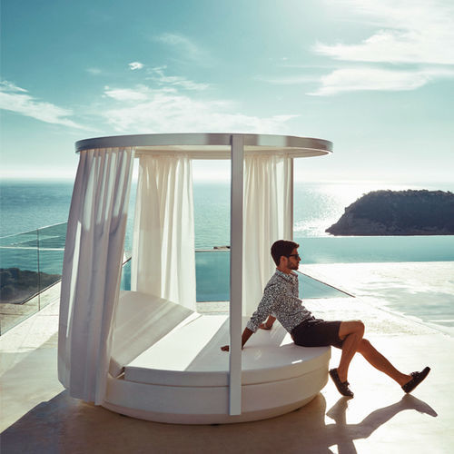 Lit à baldaquin - VELA - VONDOM - double / contemporain / avec tête de lit inclinable